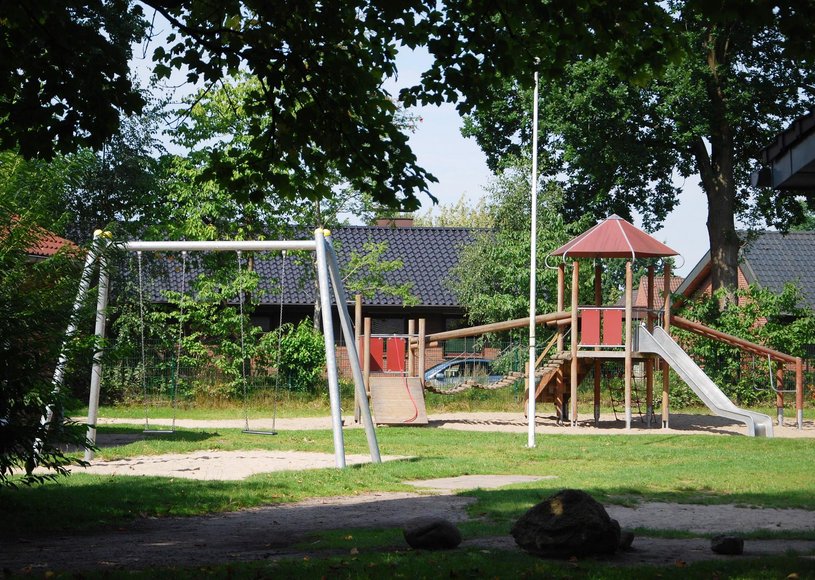 Schaukel, Klettergerüst, Rutsche